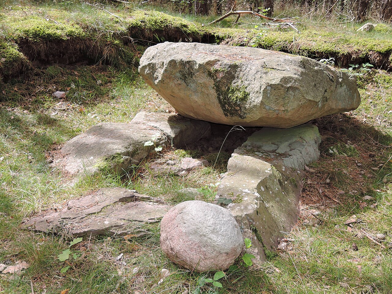 The megalithic tomb Zislow 2