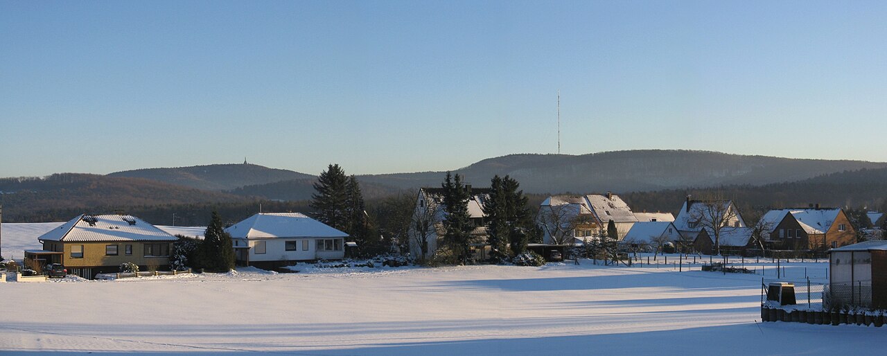 Grotenburg with Hermannsdenkmal (left) and Bielstein as seen from Pivitsheide V