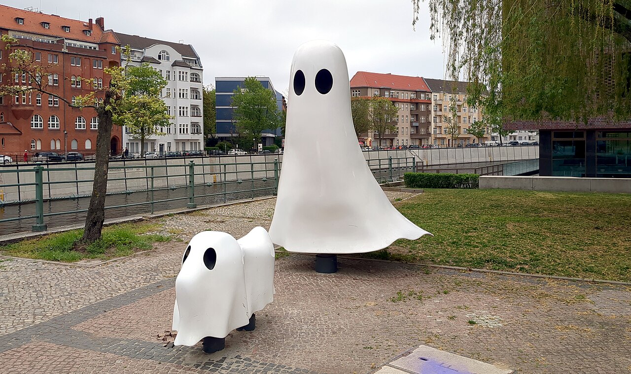 Sculpture "Gründer Geist" by Inges Idee at the Gotzkowskybrücke in Berlin-Charlottenburg, Germany