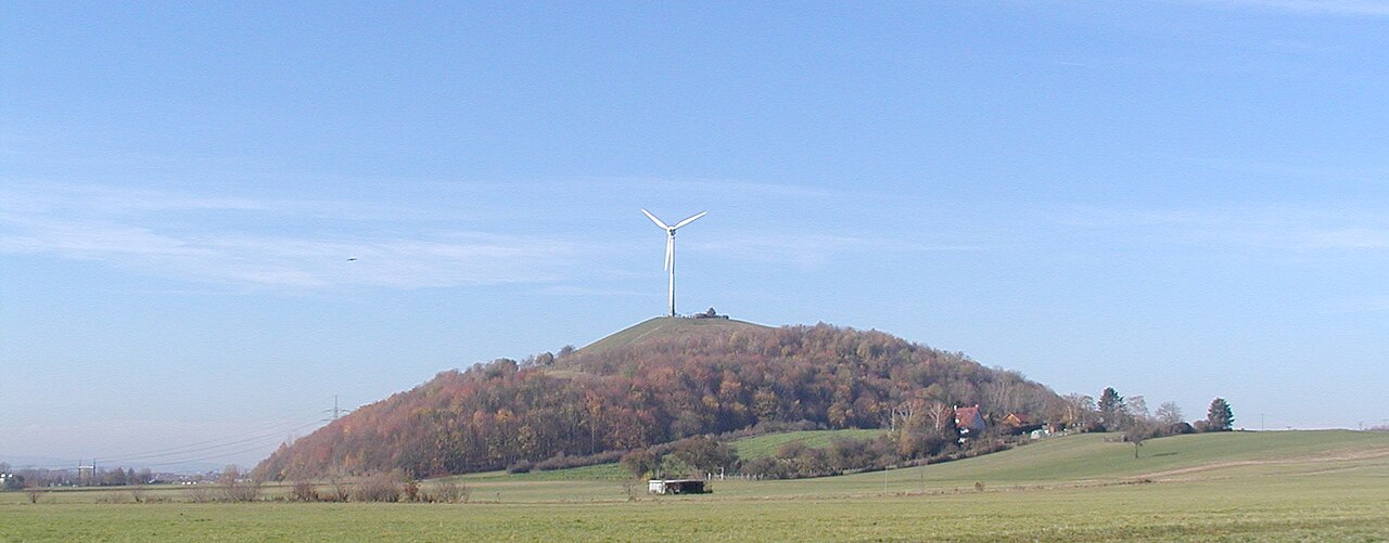 Der "grüne Heiner" im Herbst vom weiten aus dem Industriegebiet Weilimdorf gesehen