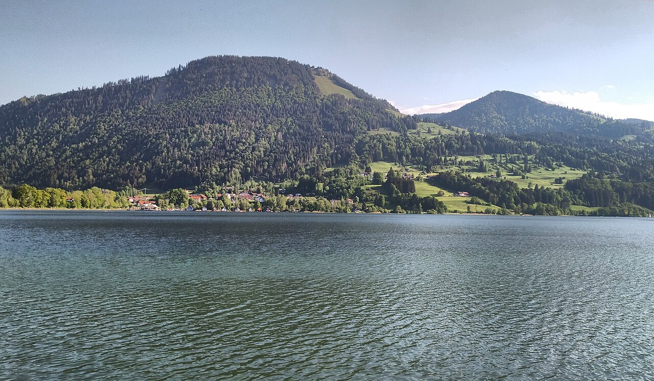 Immenstädter Horn (left) and Gschwender Horn (right) as seen from accross Großer Alpsee