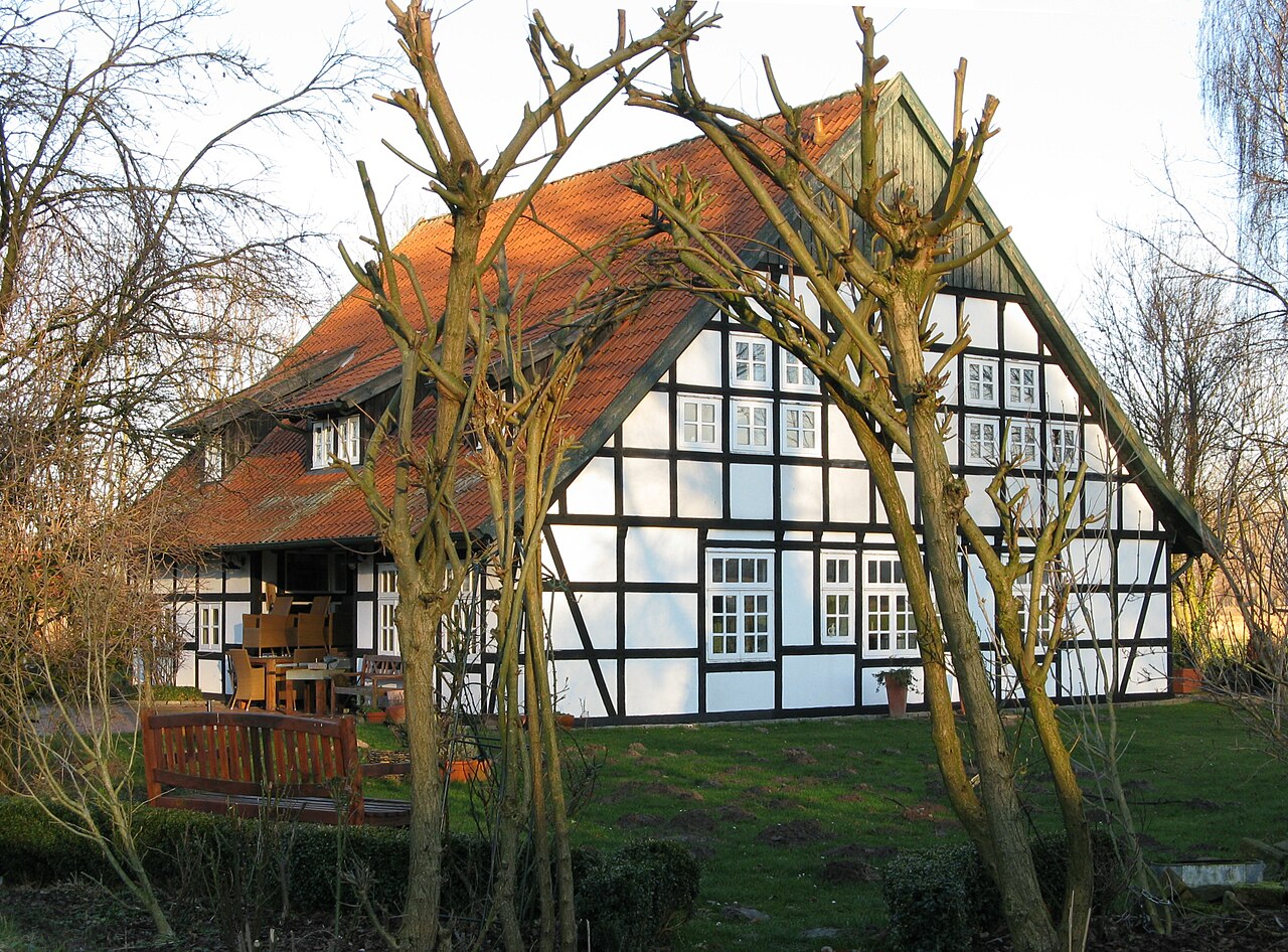 Kapellenhaus in Fachwerkbauweise des Guts Groß-Engershausen in Preußisch Oldendorf , Kreis Minden-Lübbecke , im 19