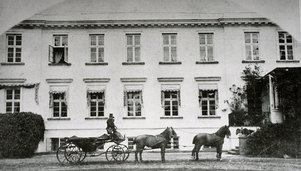 Herrenhaus Nustrow, Mecklenburg-Vorpommern, Deutschland, Fotografie der Südseite vom Ende des 19