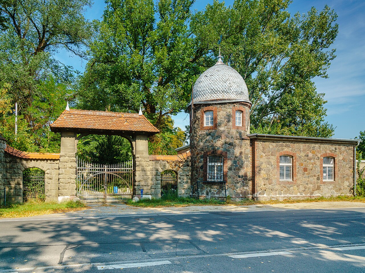 Wasserturm im Landsitz von Rudolf Mosse, Freiherr-von-Loeben-Straße in Mittenwalde OT Schenkendorf