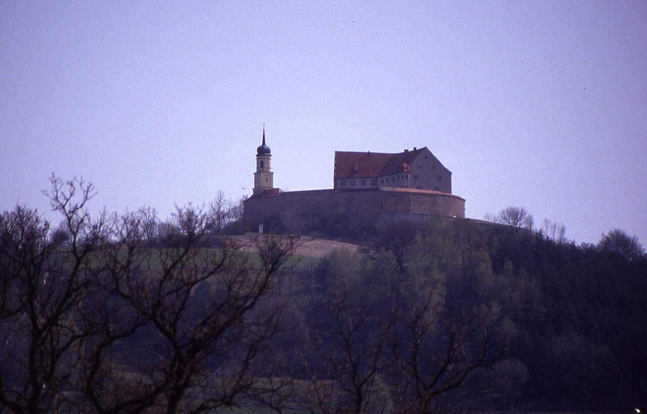 Burg Spielberg (WUG): Blick von Gnotzheim auf die Burg