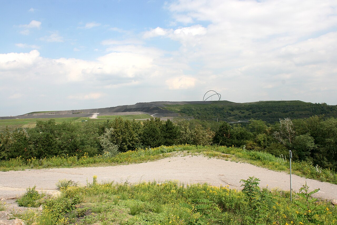 Halde Hoheward, gesehen von Halde Hoppenbruch in Herten