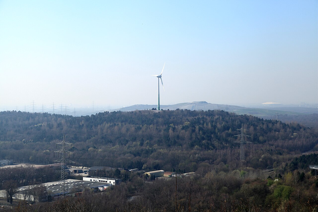 Blick von der Halde Hoheward zur Halde Hoppenbruch in Herten