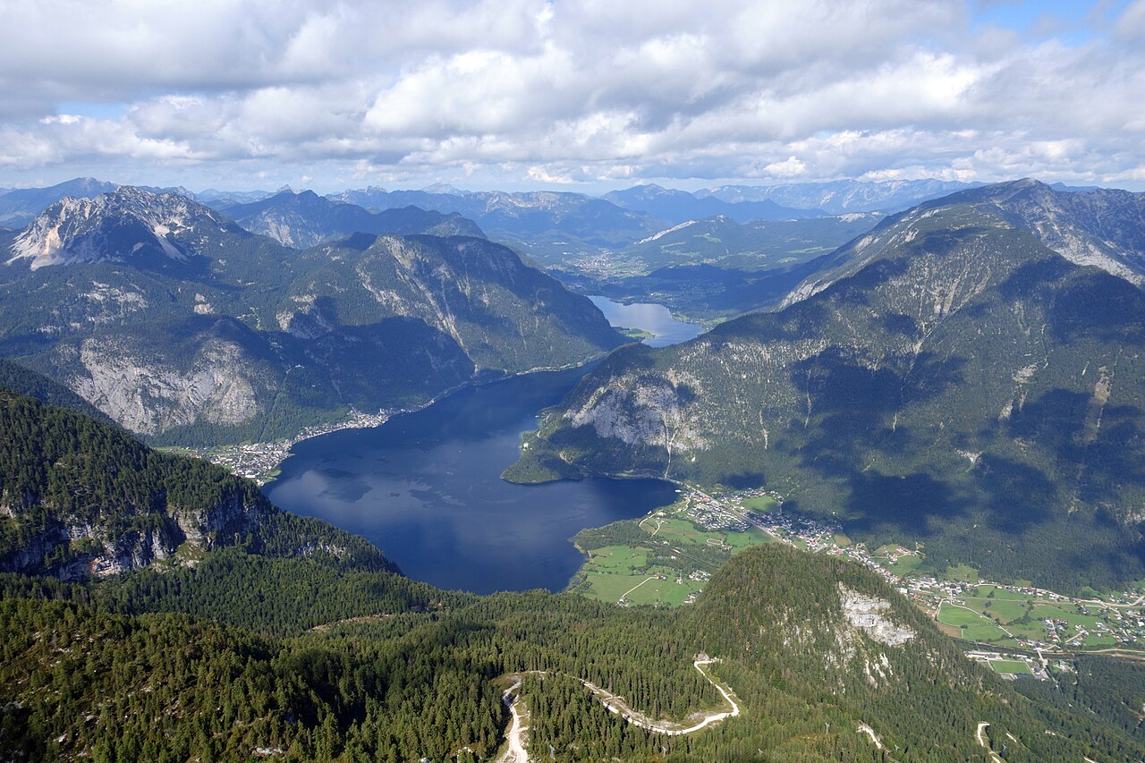 Hallstättersee, Blick von der Aussichtsplattform 5fingers am Krippenstein, Österreich