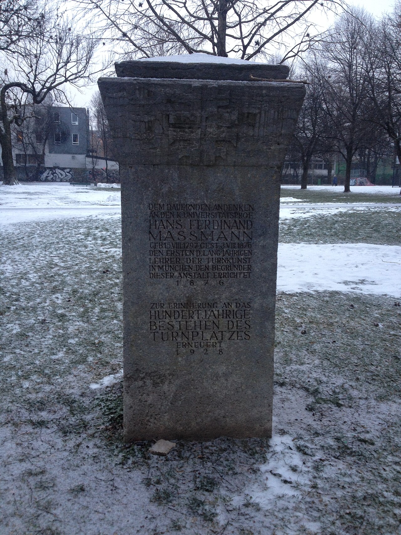 Maßmannpark memorial in snow 2019 showing the inscription which reads: “Dem dauernden Andenken an den k