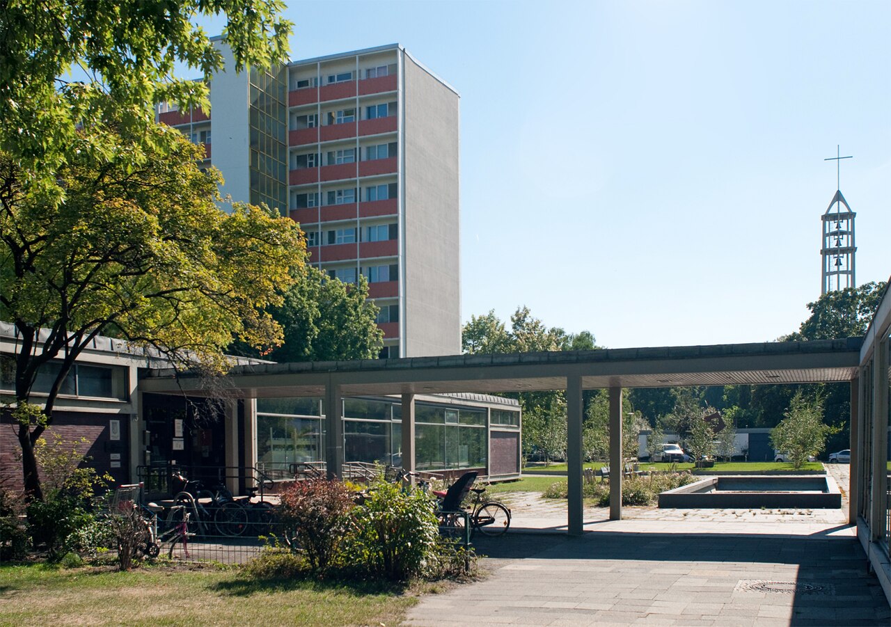 Eingang der Hansabücherei und Wohnhaus Altonaer Straße 3/9 (Schwedenhaus)