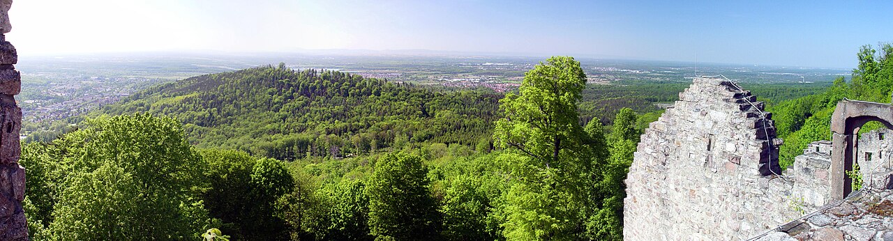 Schloss Hohenbaden in Baden-Baden mit Blick ins Rheintal