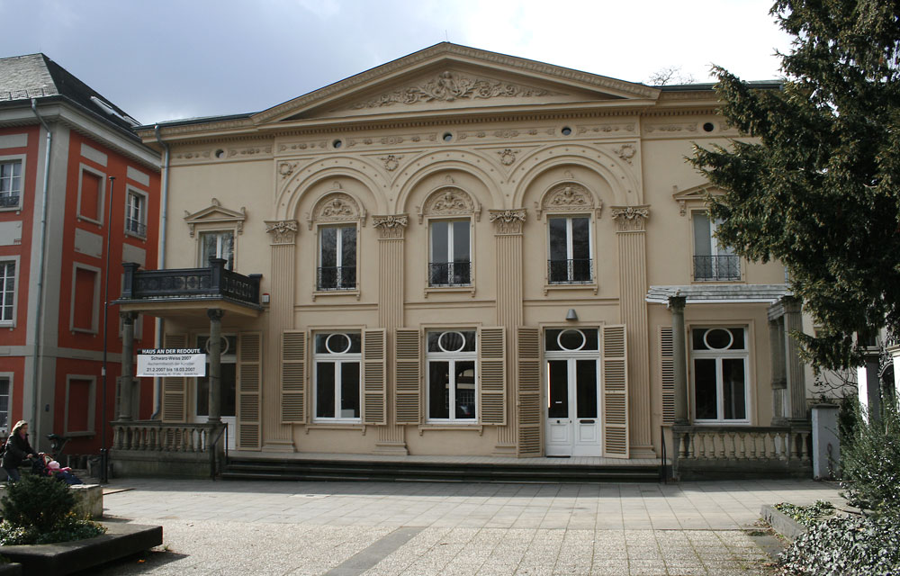 Das „ Haus an der Redoute “ im Bonner Stadtbezirk Bad Godesberg , ehemals Hof- und Kammertheater