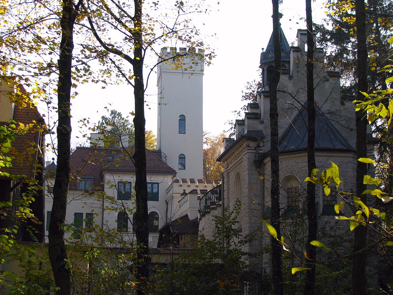 Gilmer Schloss im Münchner Stadtteil Allach an der Stadtgrenze zu Karlsfeld