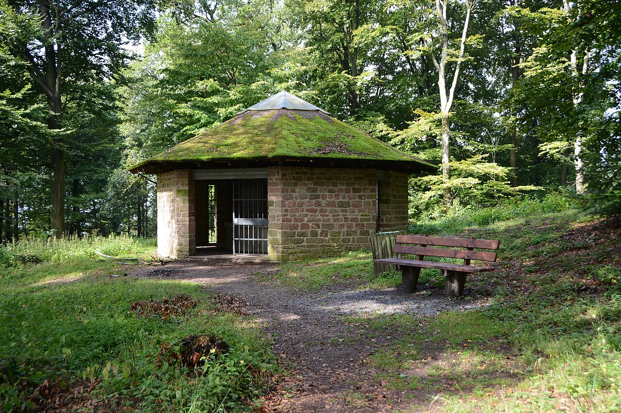 Heidenloch (Heidelberg) - this building covers the medieval shaft, 55 meters deep