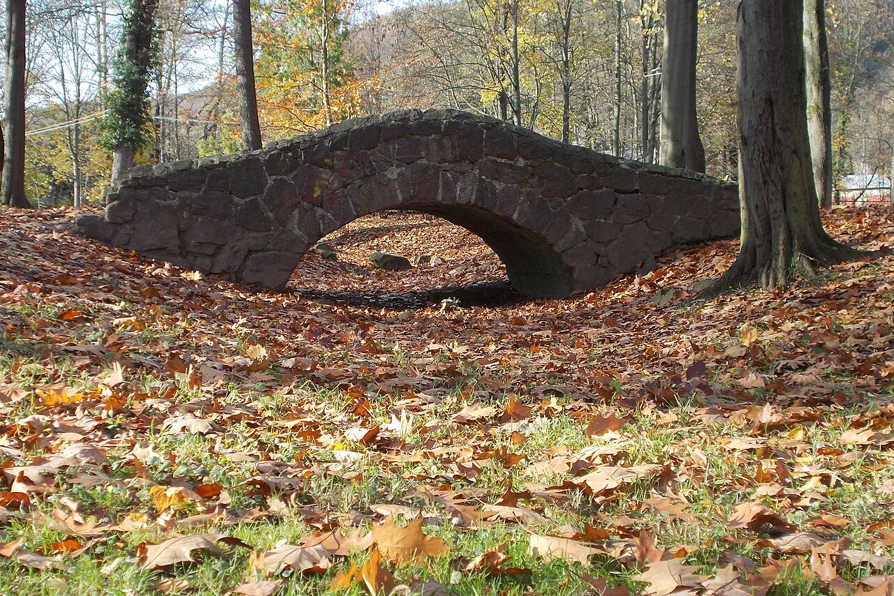Bogenbrücke im Heilsberger Park Freital-Hainsberg