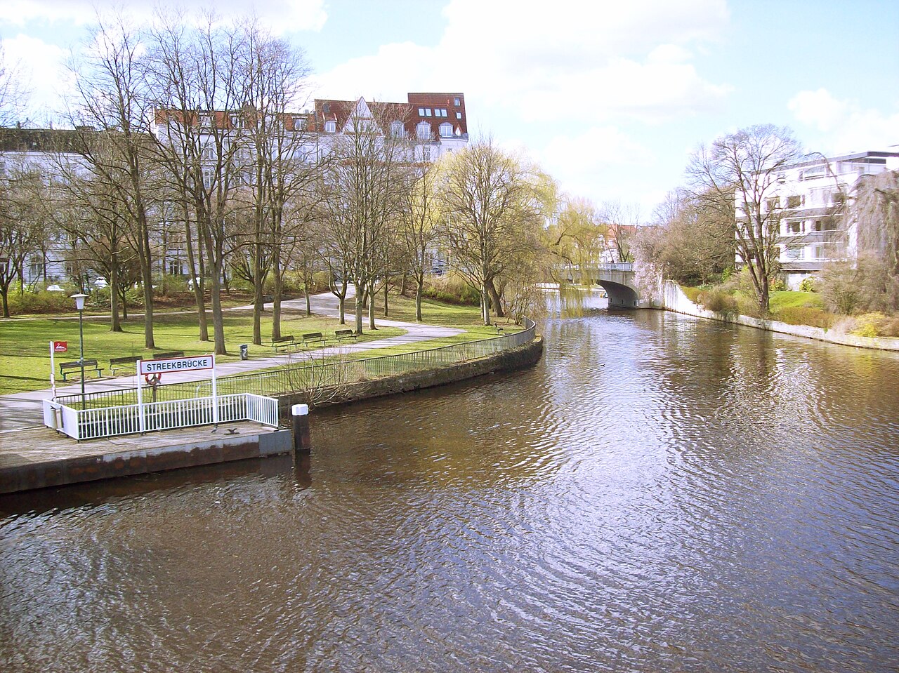 Anleger Streekbrücke im Heilwigpark für Alsterdampfer