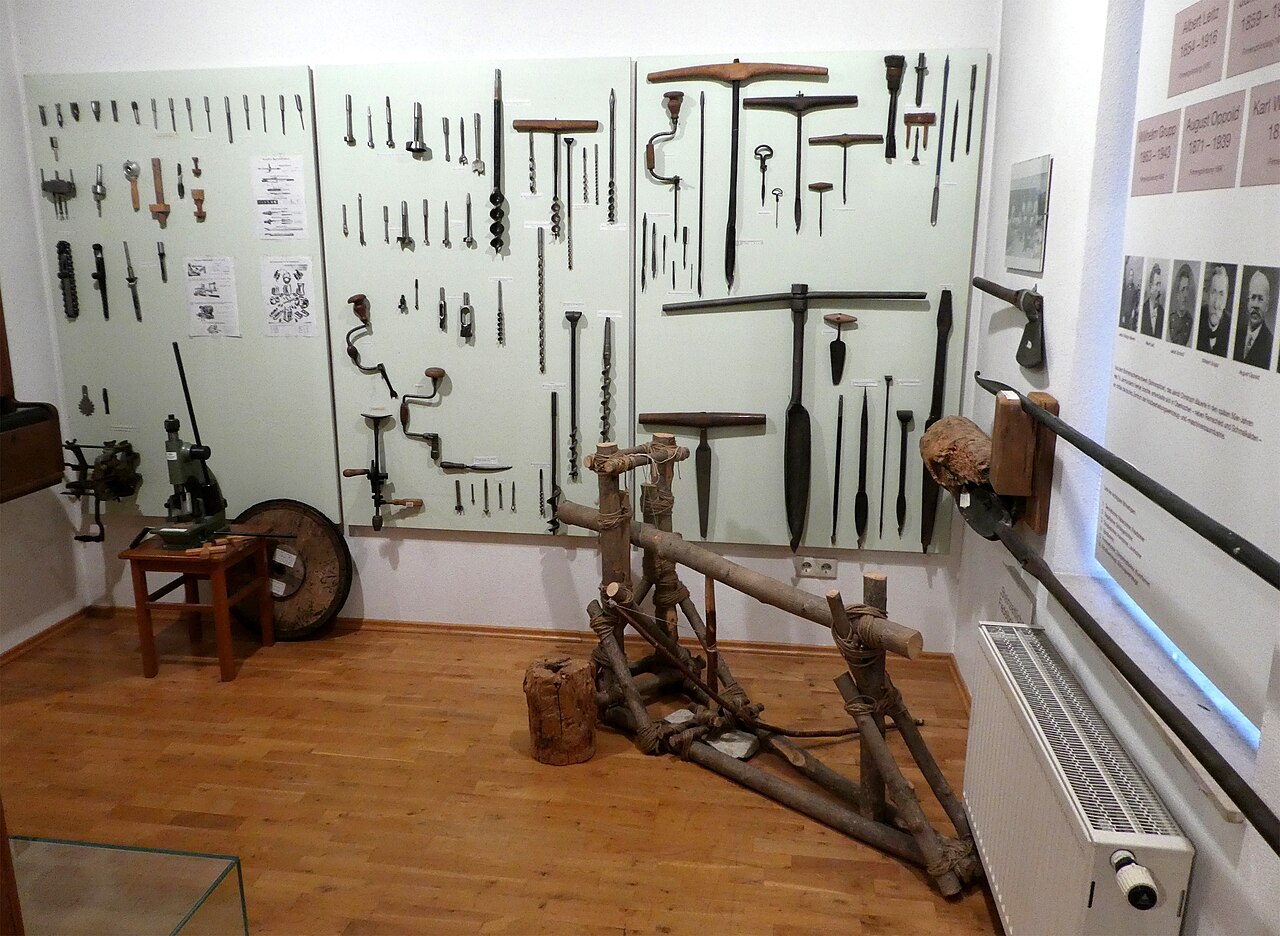 Oberkochen - Heimatmuseum im Schillerhaus, Raum 6 (Bohrmacherhandwerk)