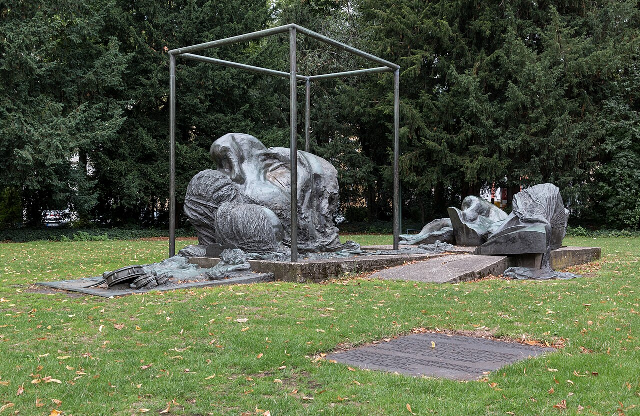Heinrich Heine monument at Schwanenmarkt ( Bert Gerresheim , 1978/81), Düsseldorf , North Rhine-Westphalia , Germany
