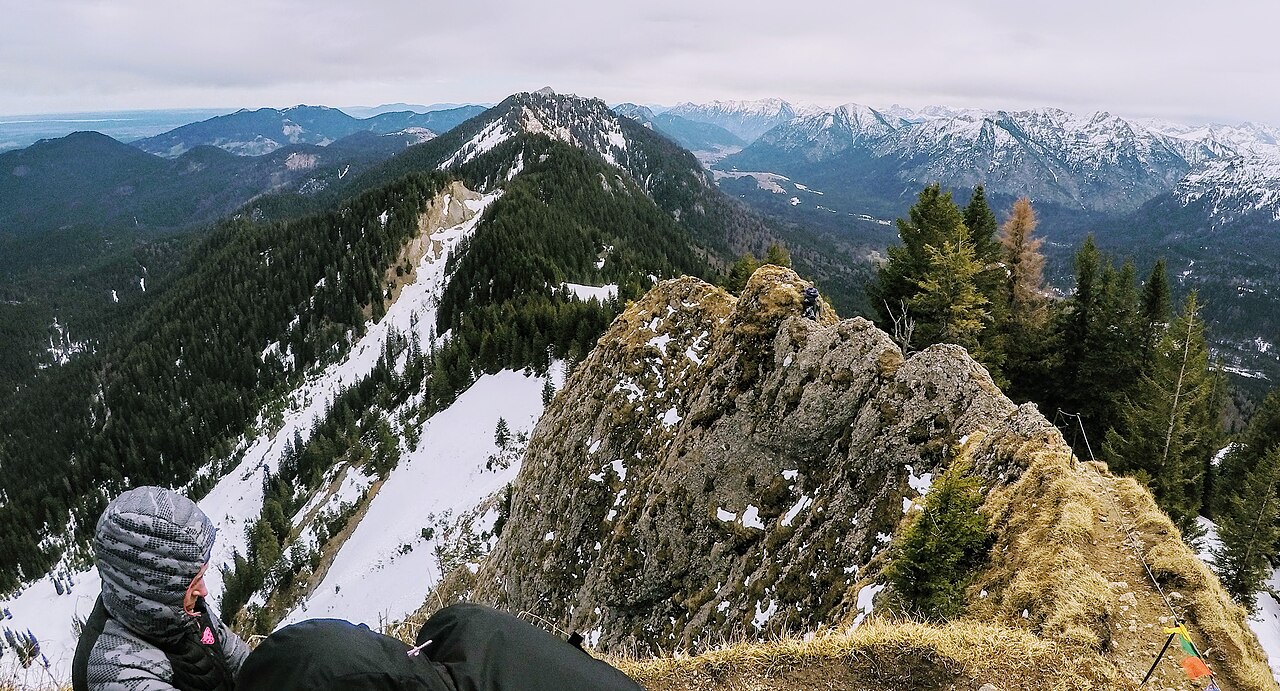 Hennenkopf, Bavaria, view from Brunnenkopf, Dreisäulerkopf in front of Hennenkopf