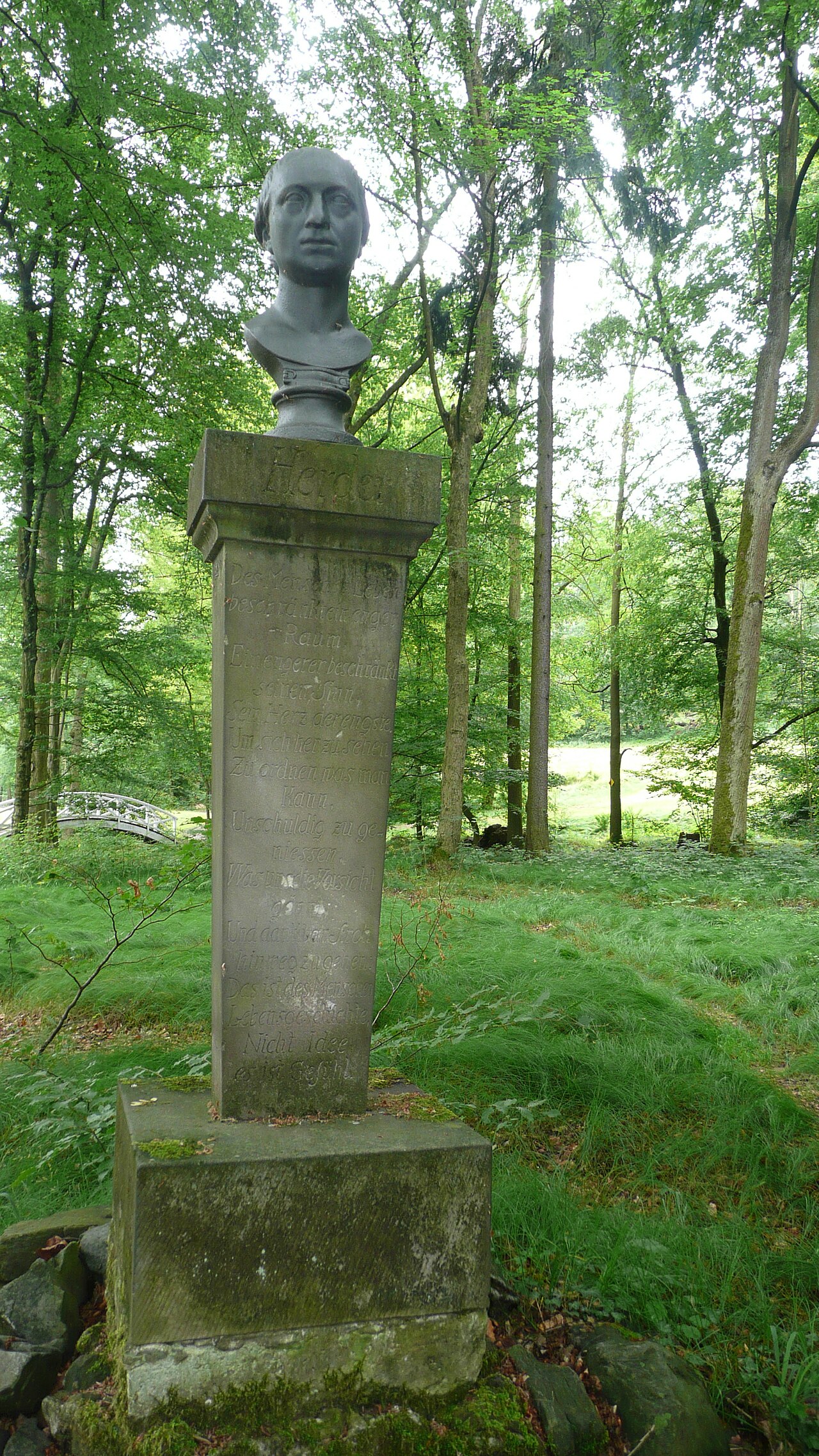 Denkmal Herders im Seifersdorfer Tal in Sachsen