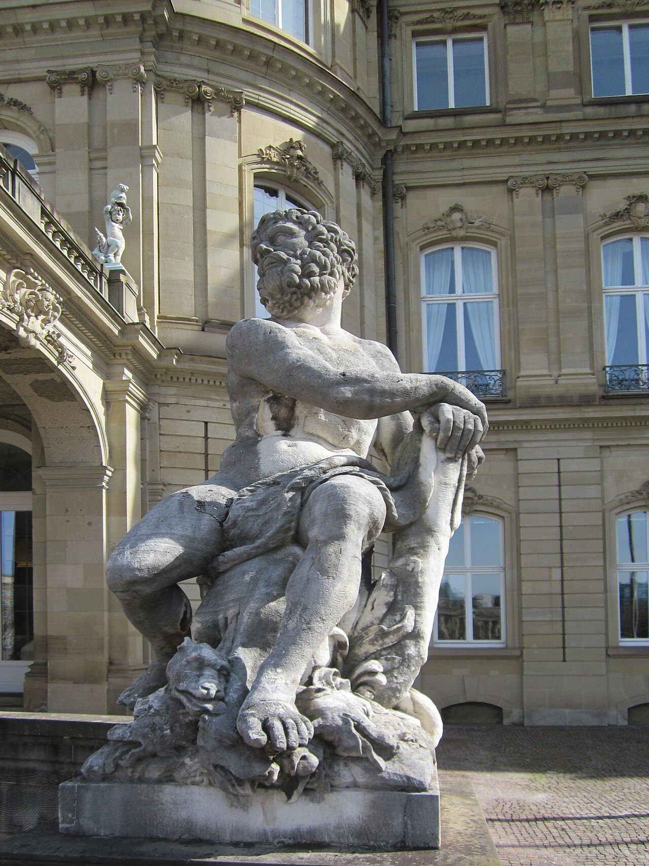 Herkulessstatute von Pierre François Lejeune vor dem Neuen Schloss in Stuttgart