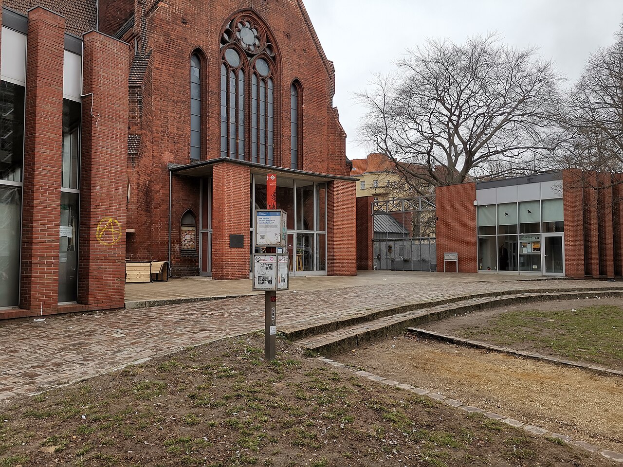 Informationstafel 2 zur Geschichte und Gegenwart des Berliner Schillerkiezes auf dem Herrfurthplatz