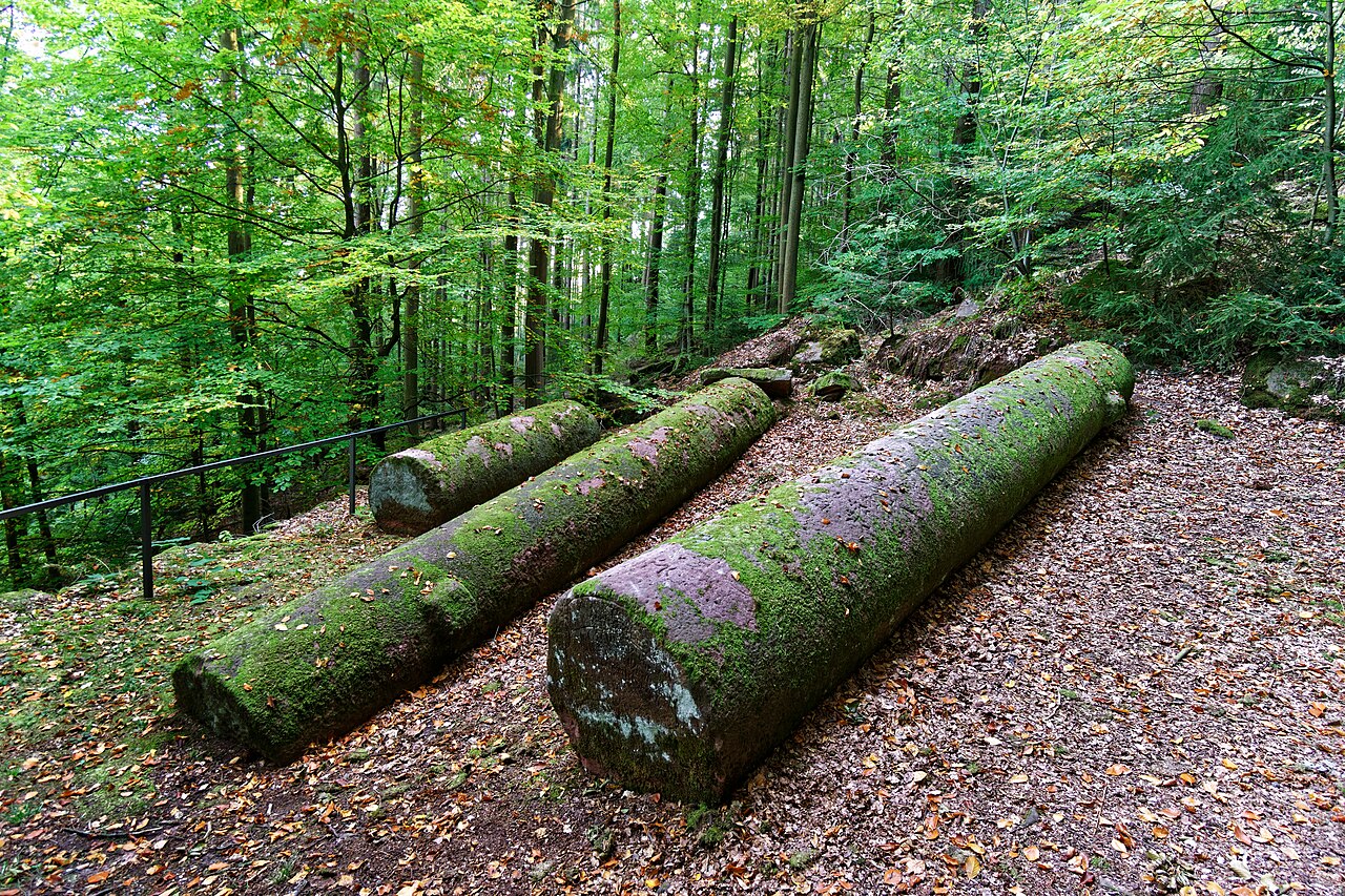 Die Heunesäulen sind gut 7 m
