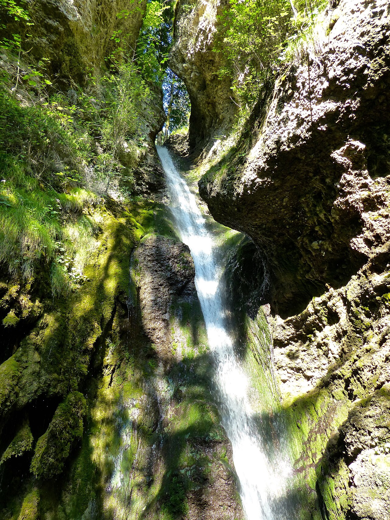 Geotop Wasserfall Hinang: eiszeitliche Terrassenkante am Hinanger Wasserfall