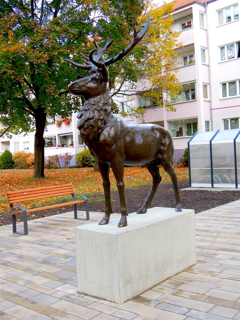 2018 photograph of the statue of a deer in Berlin-Friedrichshagen
