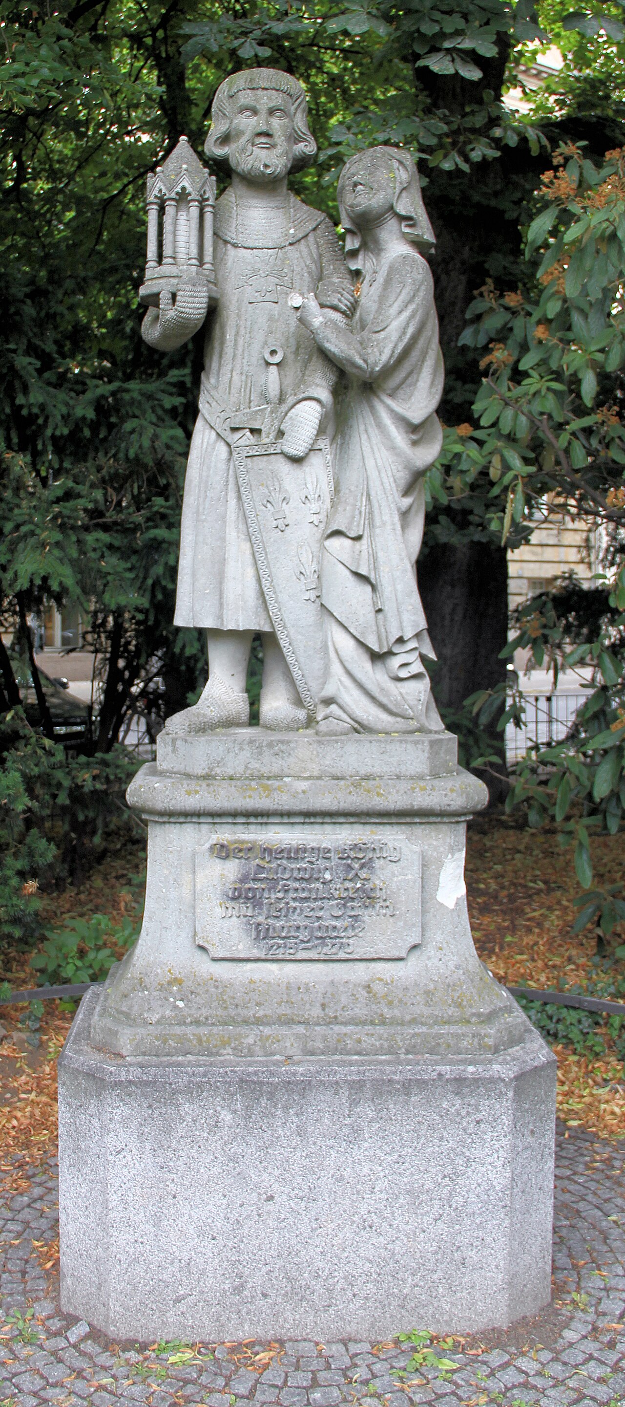 Memorial statue, " Margarete von der Provence and Ludwig IX
