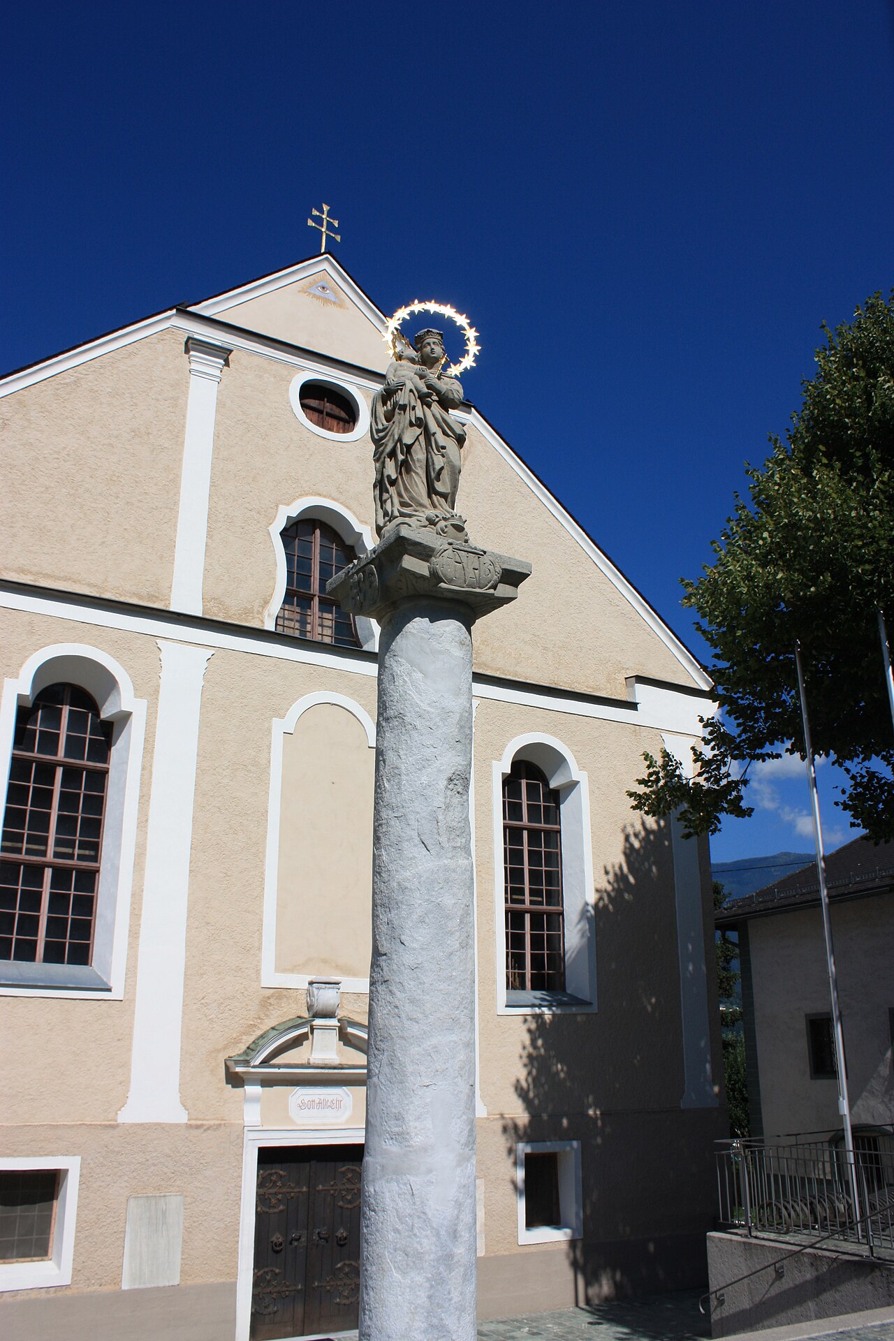 Parish church Saint Paternianus with Marian Column Locality: Paternion Community: Paternion