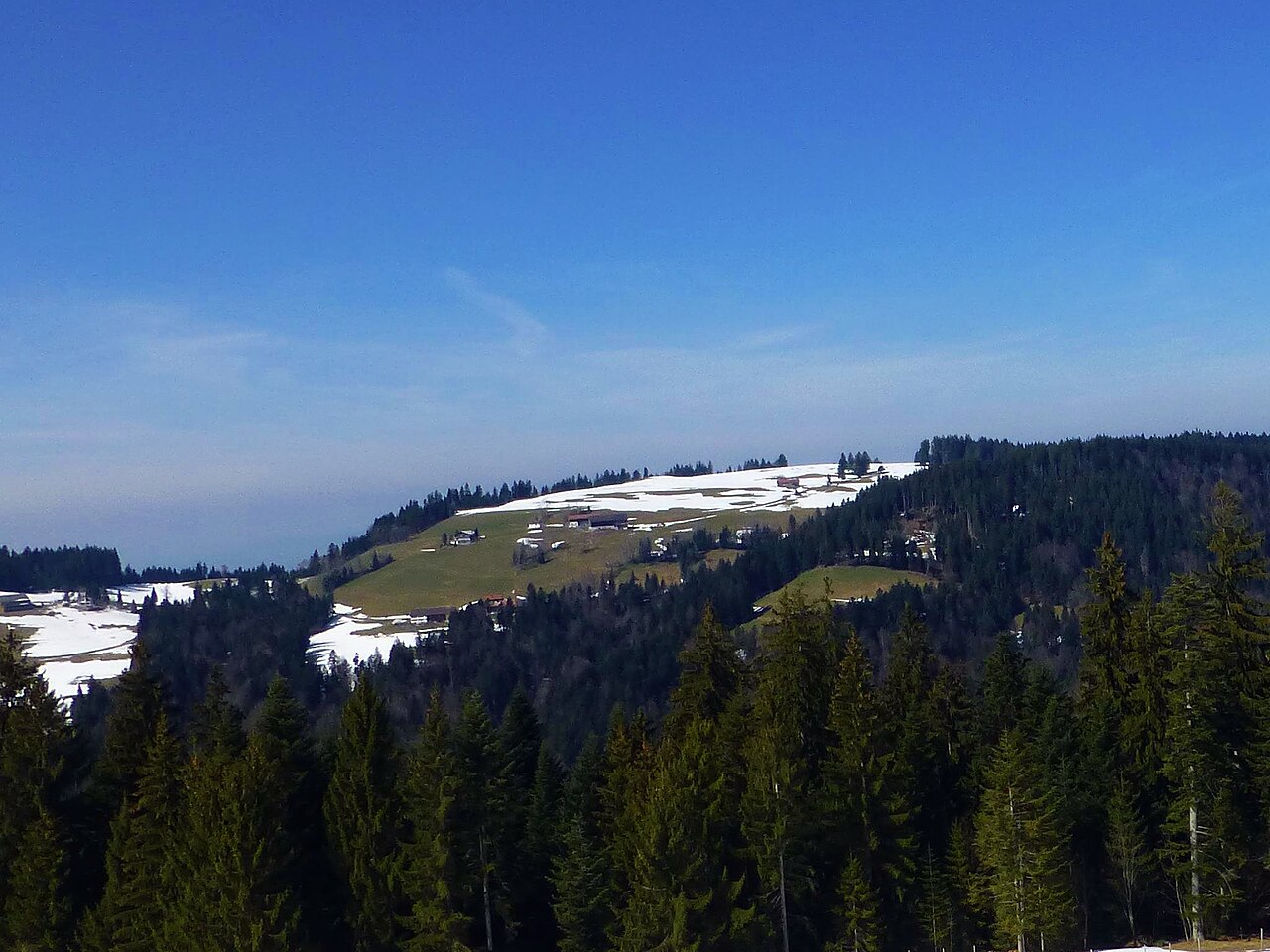 der Hochberg in den Allgäuer Voralpen westlich der Iller , vom Gipfel des Hirschberg aus gesehen