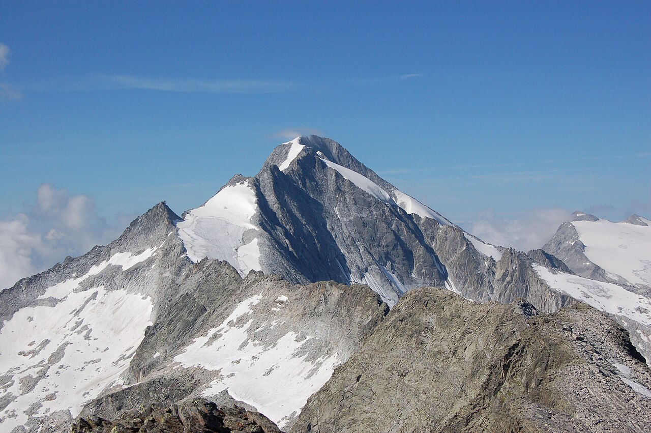 Der Hochgall mit der Barmer Spitze (links) vom Fenneregg gesehen