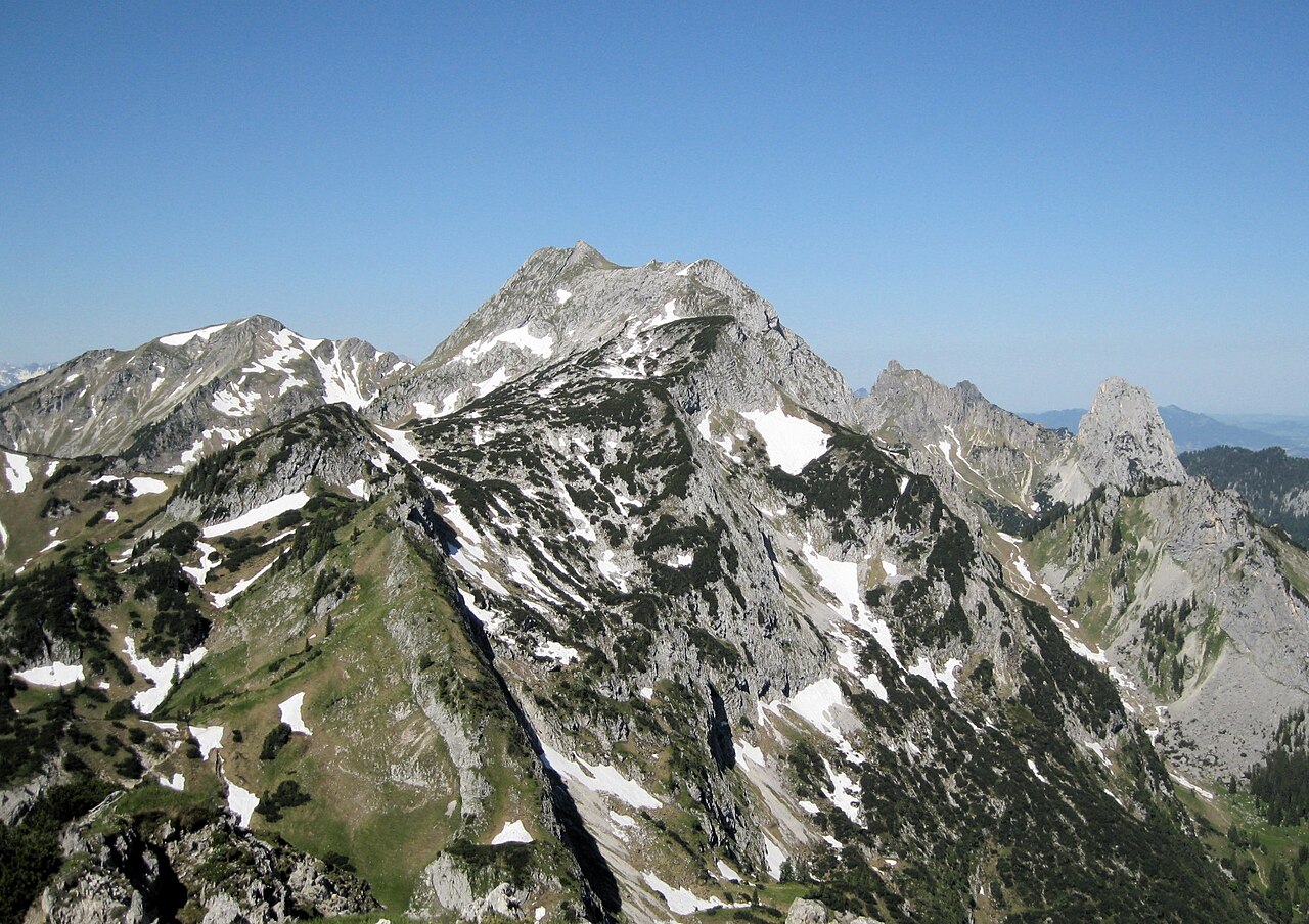 Ostansicht der Hochplatte in den Ammergauer Alpen