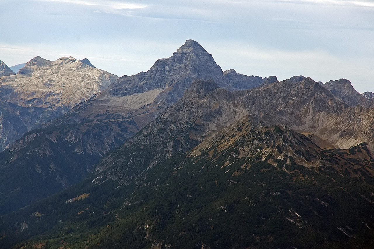 Der Hochvogel in den Allgäuer Alpen von der Knittelkarspitze