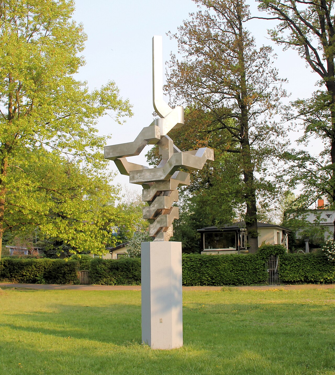 Sculpture, "hochwendelnd" by Volkmar Haase , 1992, Strandpromenade, Berlin-Wilhelmstadt , Germany