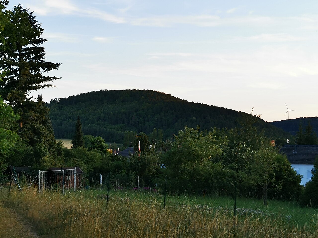 Blick vom Fuße des Laurentiusbergs auf den Höhberg (Tauberbischofsheim)