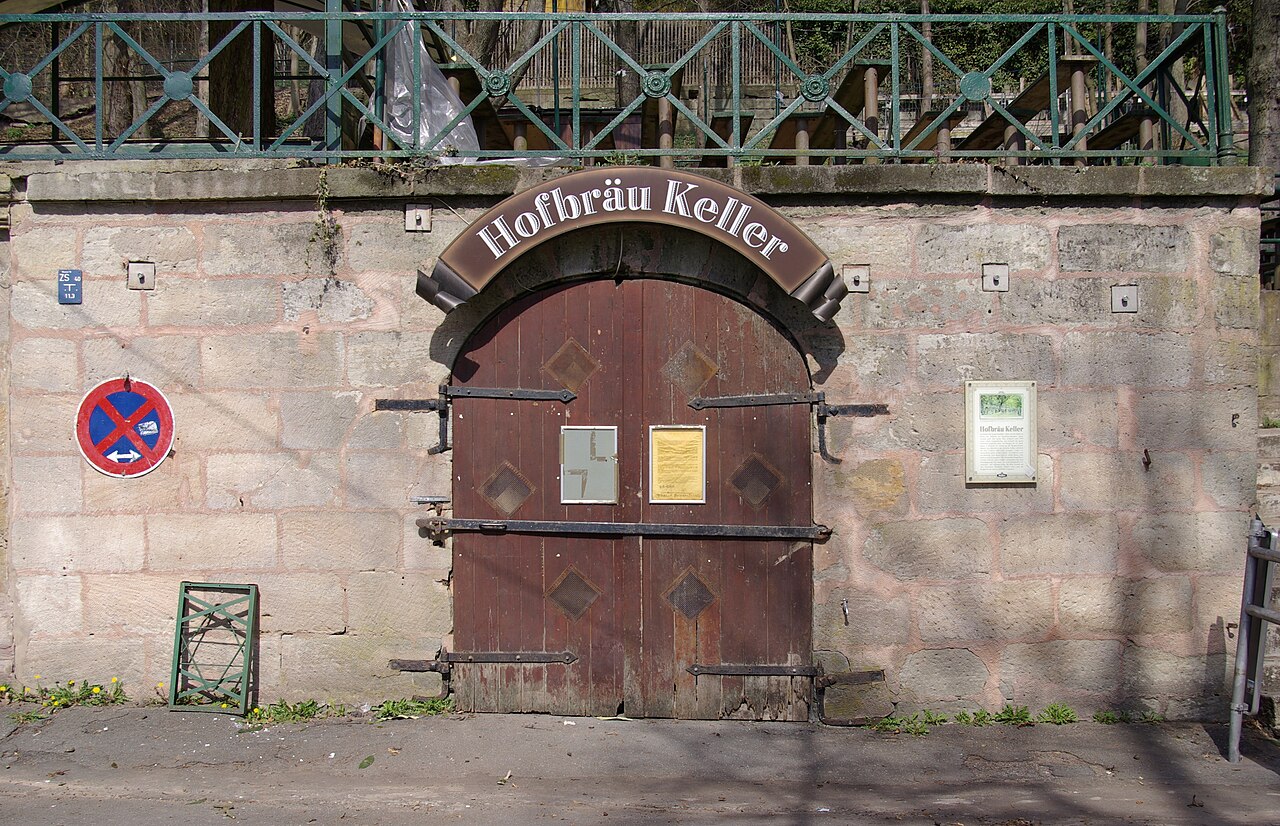 Hofbräu Keller auf den Gelände der Bergkirchweih in Erlangen