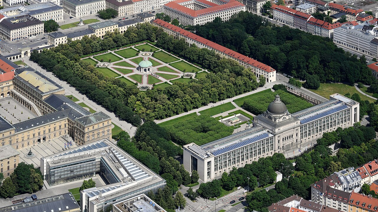 Aerial image of the Hofgarten München (view from the southeast)