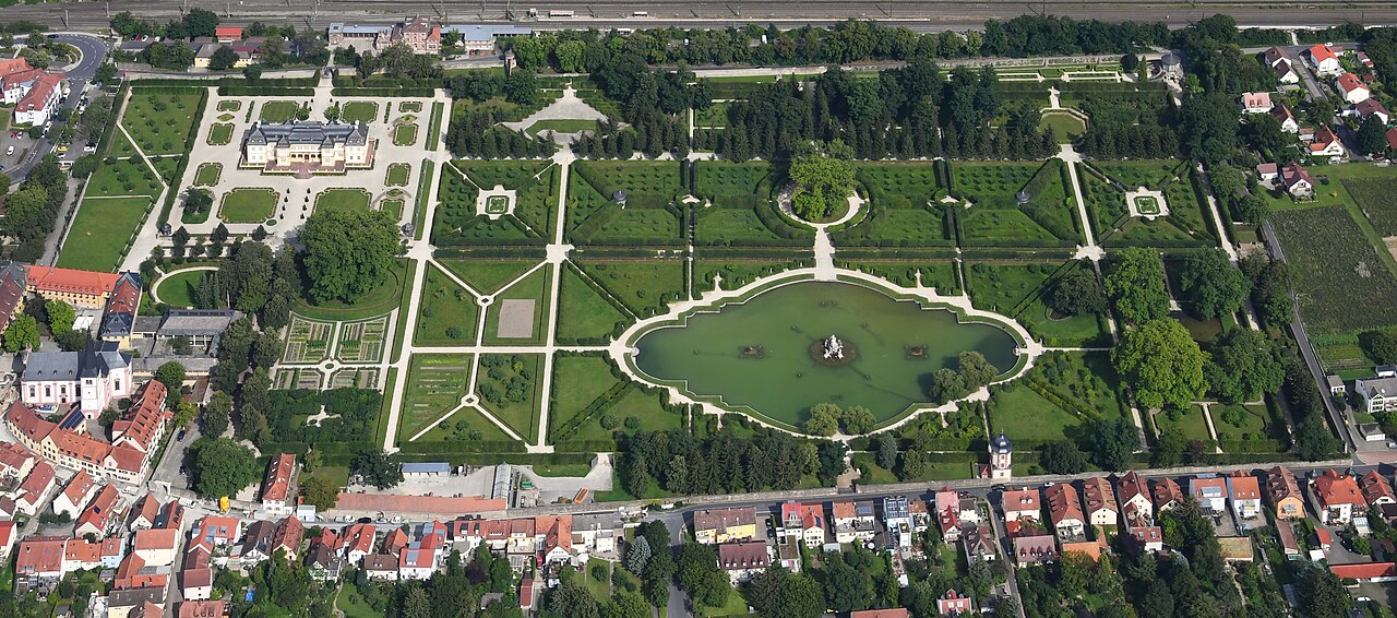Aerial image of the Veitshöchheim Palace gardens (view from the west)