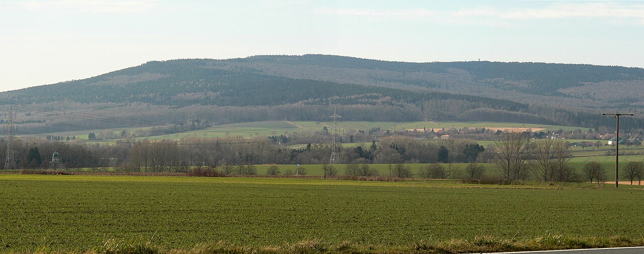 Süntel mit Hohe Egge aus Richtung Hasperde