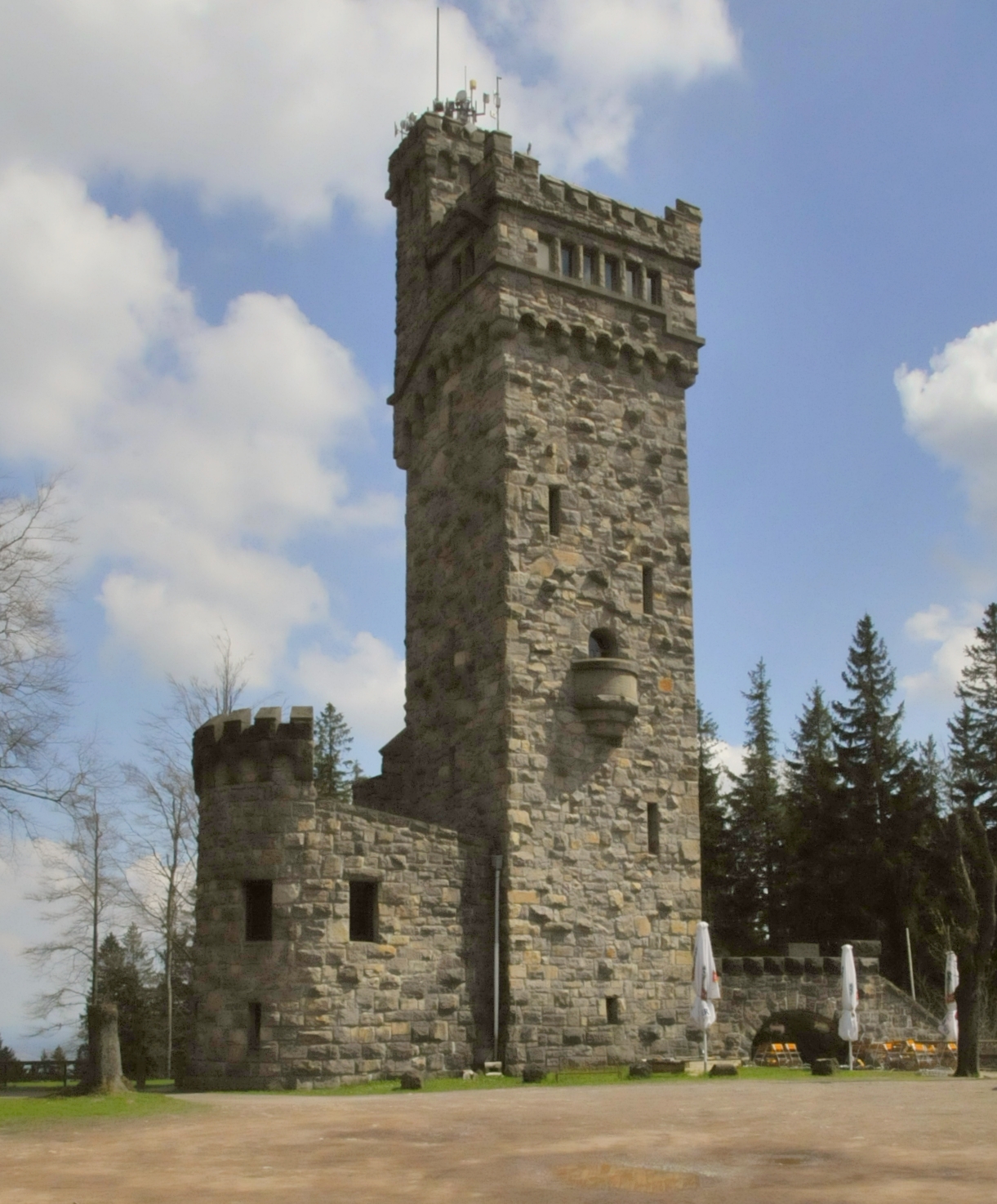 Aussichtsturm „Carl-Eduard-Warte“ auf der Hohen Warte bei Elgersburg, Thüringen