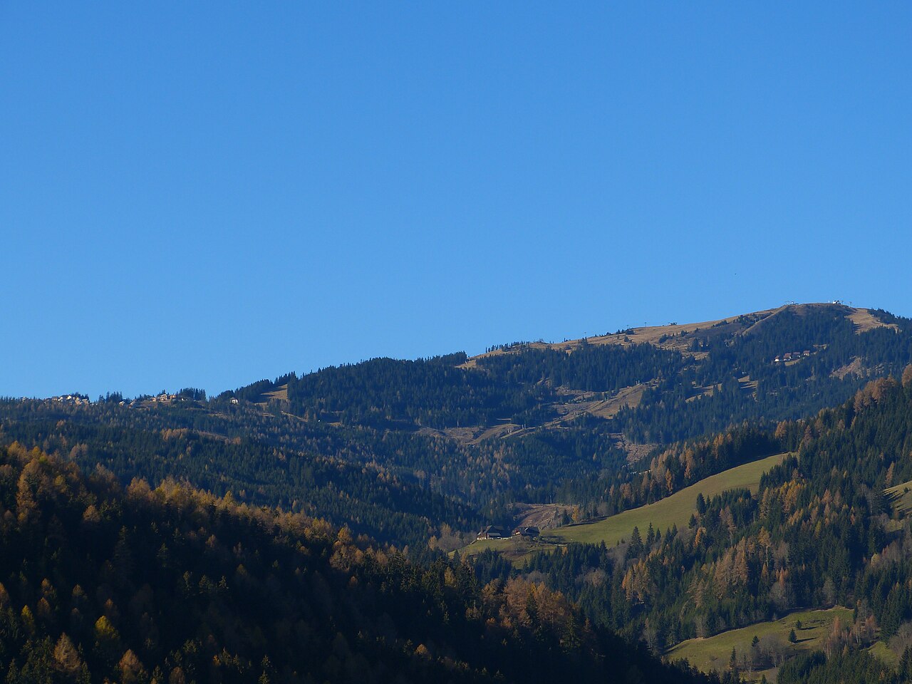 rechts: Gipfel des Hohenwart (1818 m