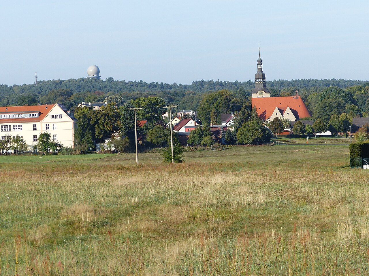 Döbern und der Hohe Berg mit Radarturm