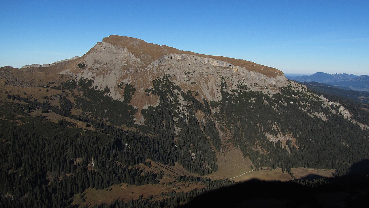 Blick vom Aufstieg zum Westlichen Ochsenhofer Kopf nach Norden zum Hohen Ifen (2229 m)