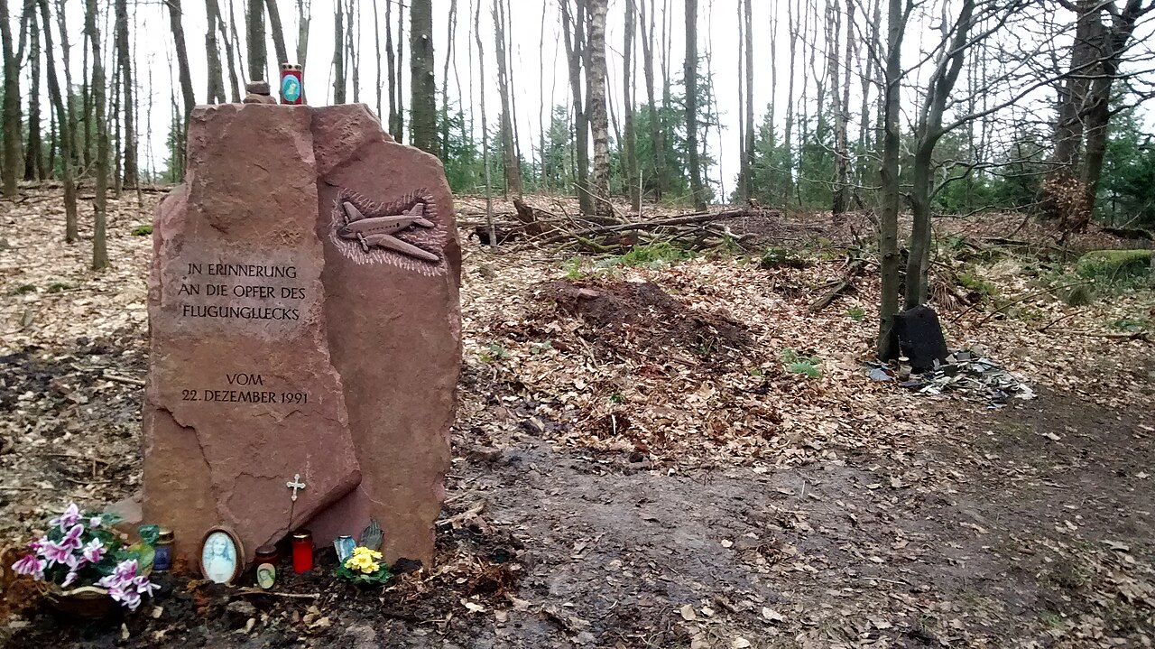 Gedenkstein an das Flugzeugunglück 1991 am Hohen Nistler