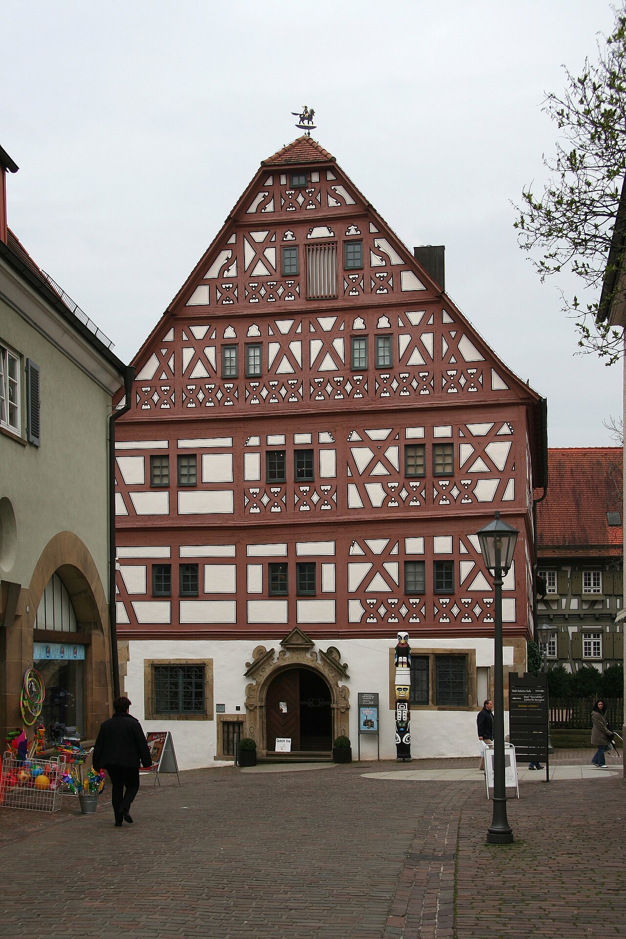 Giebel des Hornmoldhauses in Bietigheim