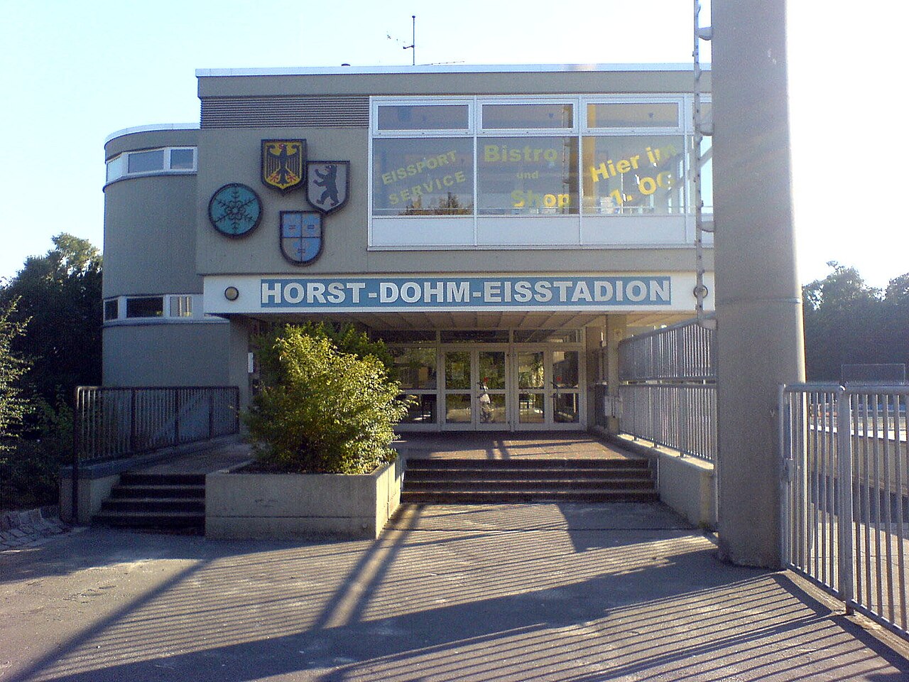 Eingang des Horst-Dohm-Stadions in Berlin