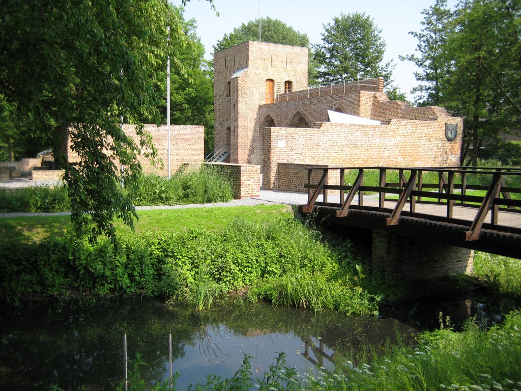 Burgruine Krefeld-Hüls im Jahr 2007