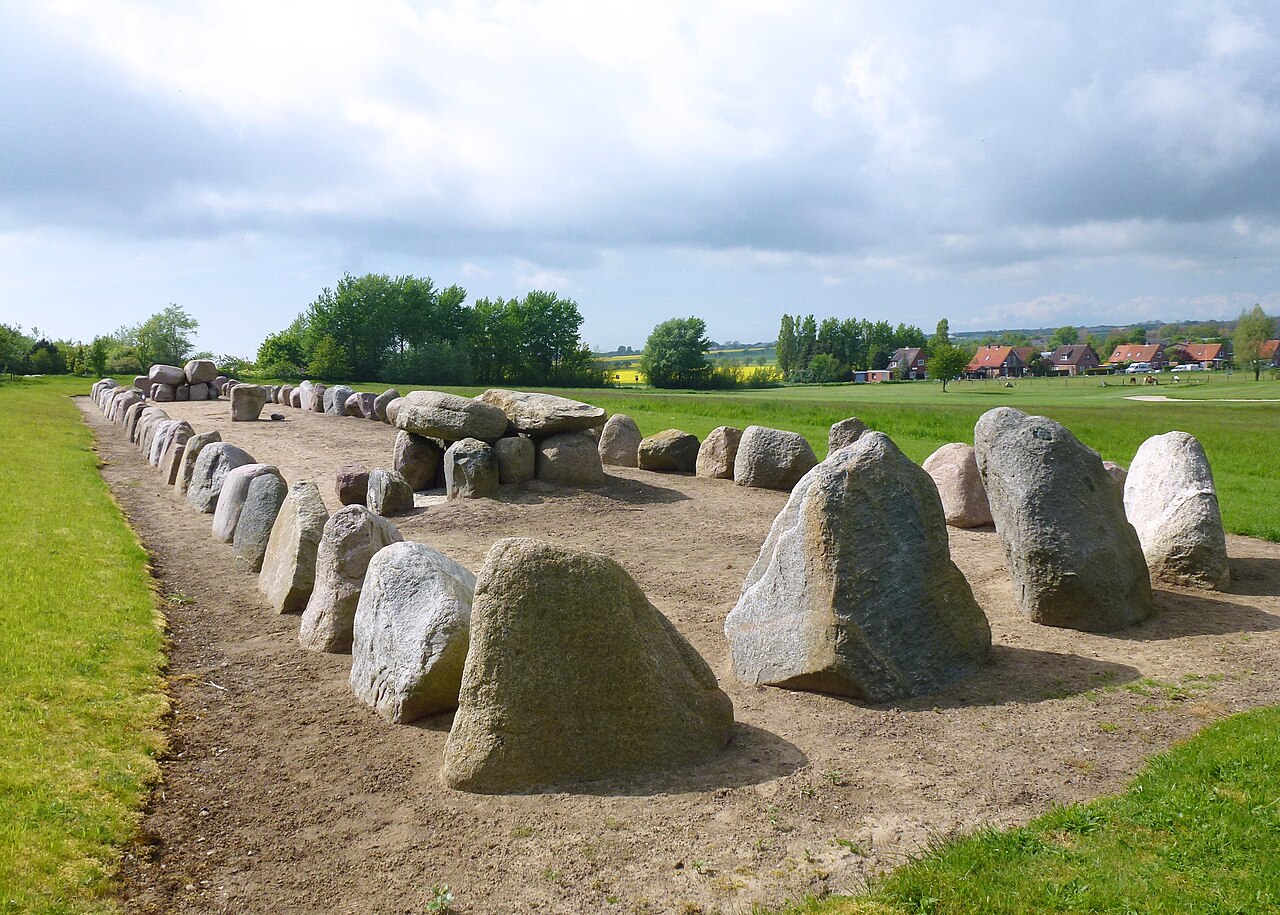 Langbett Wulfener Berg (Nachbau durch die Arbeitsgemeinschaft "Schönes Wulfen" e